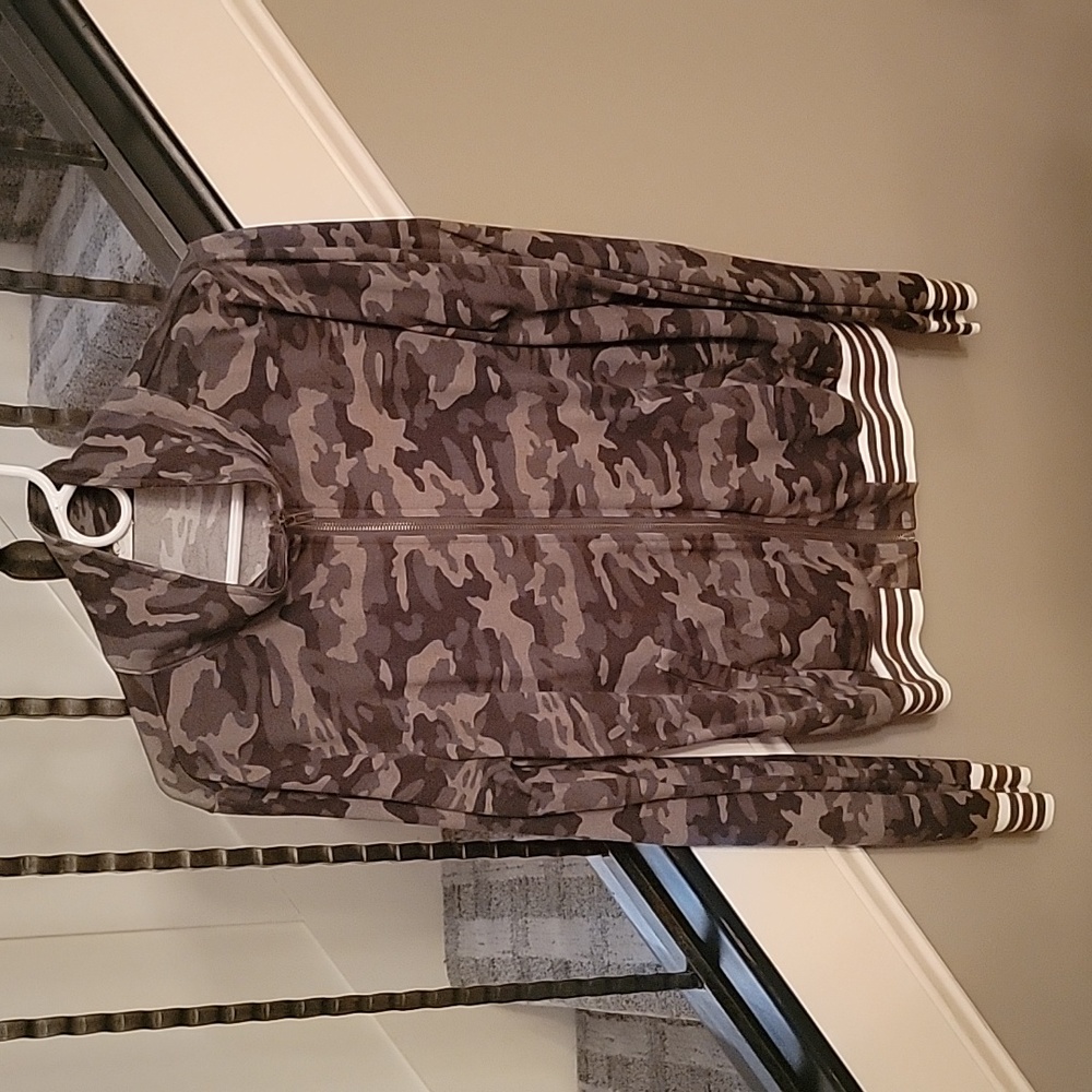 Hem & Thread Camo zip-up sweatshirt Size L